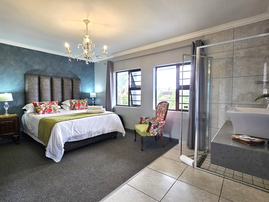 9 Bedroom Property for Sale in Wavecrest Eastern Cape